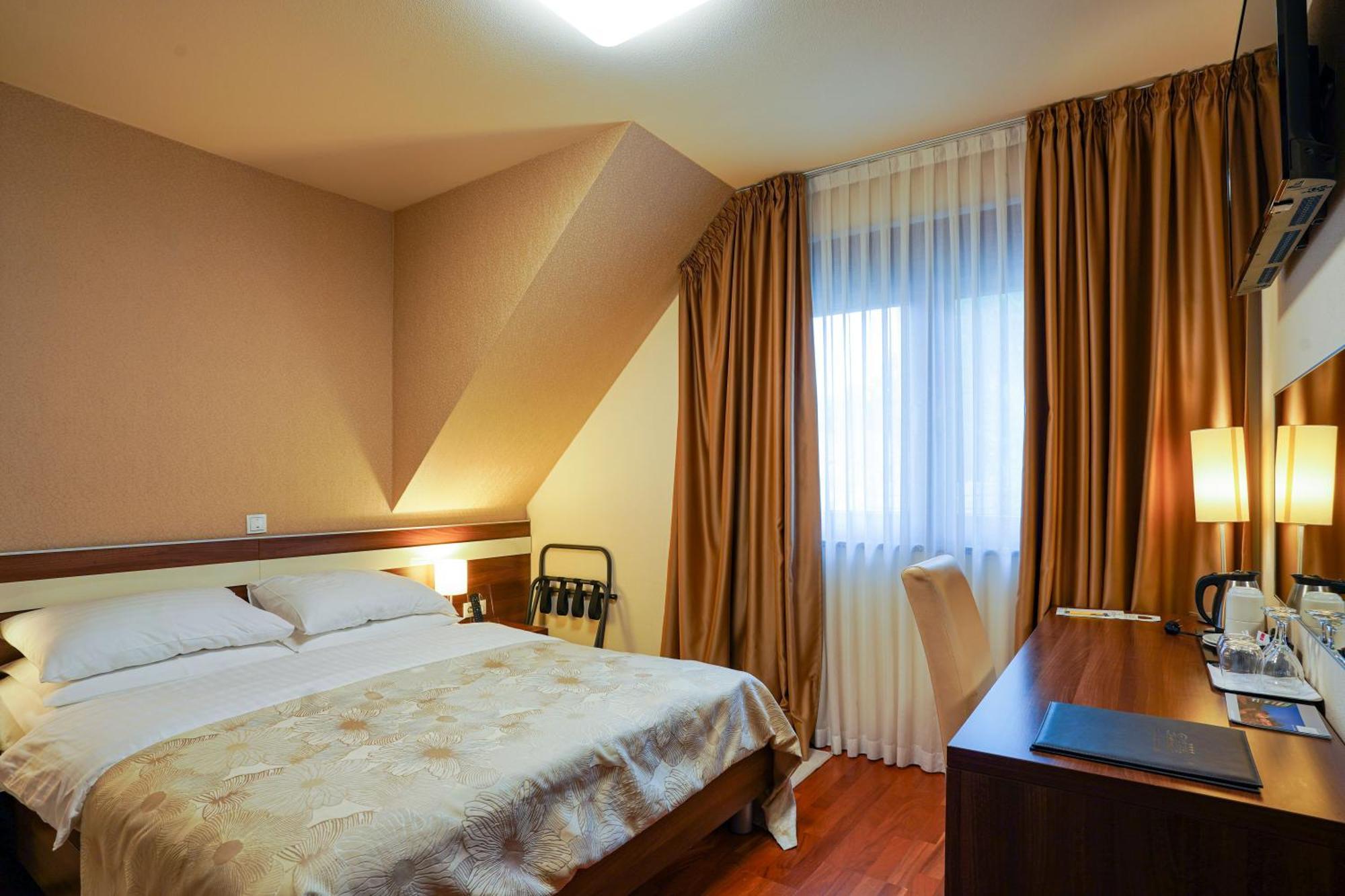 Hotel Degenija