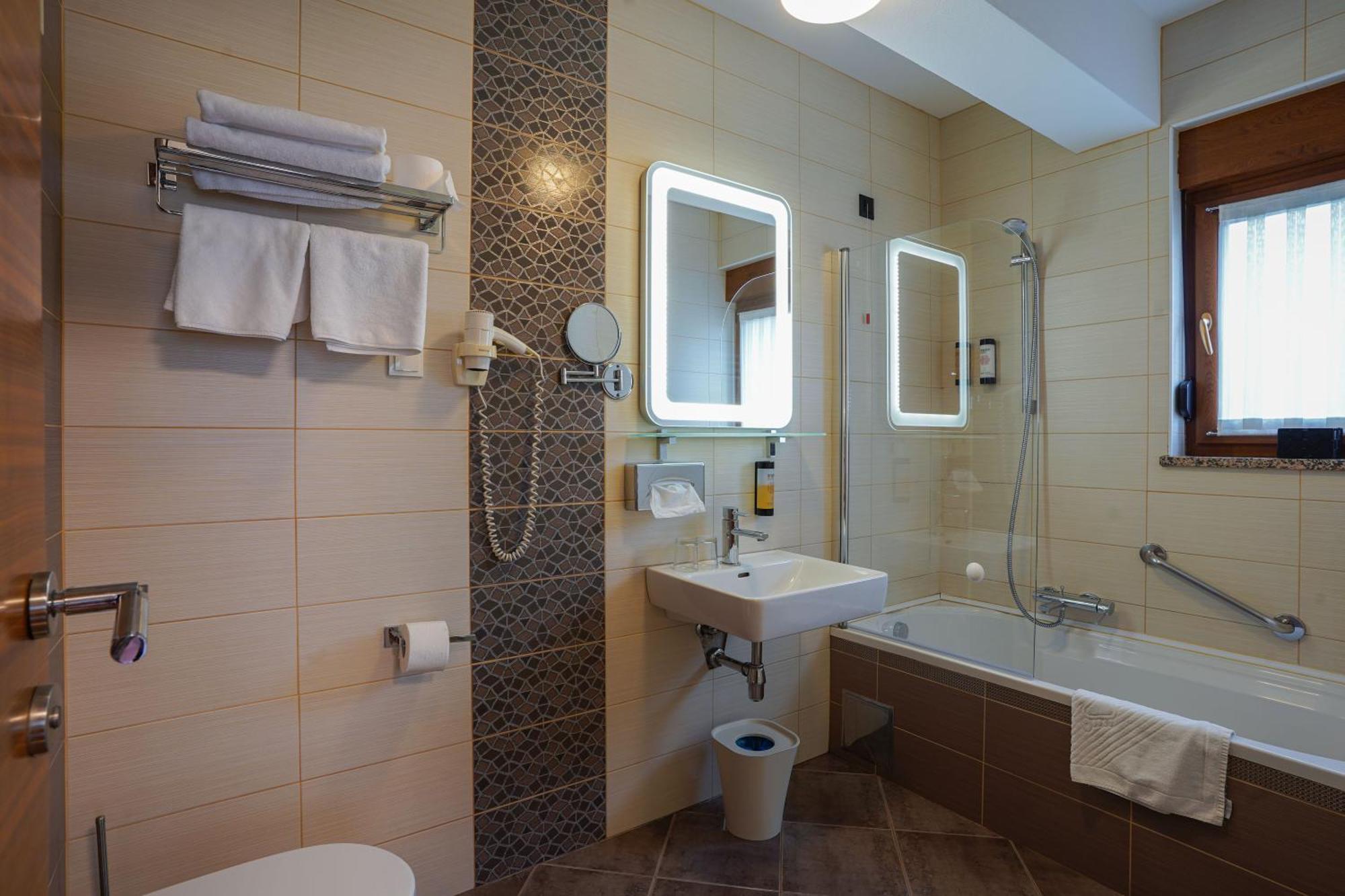 Degenija Hotel 4*