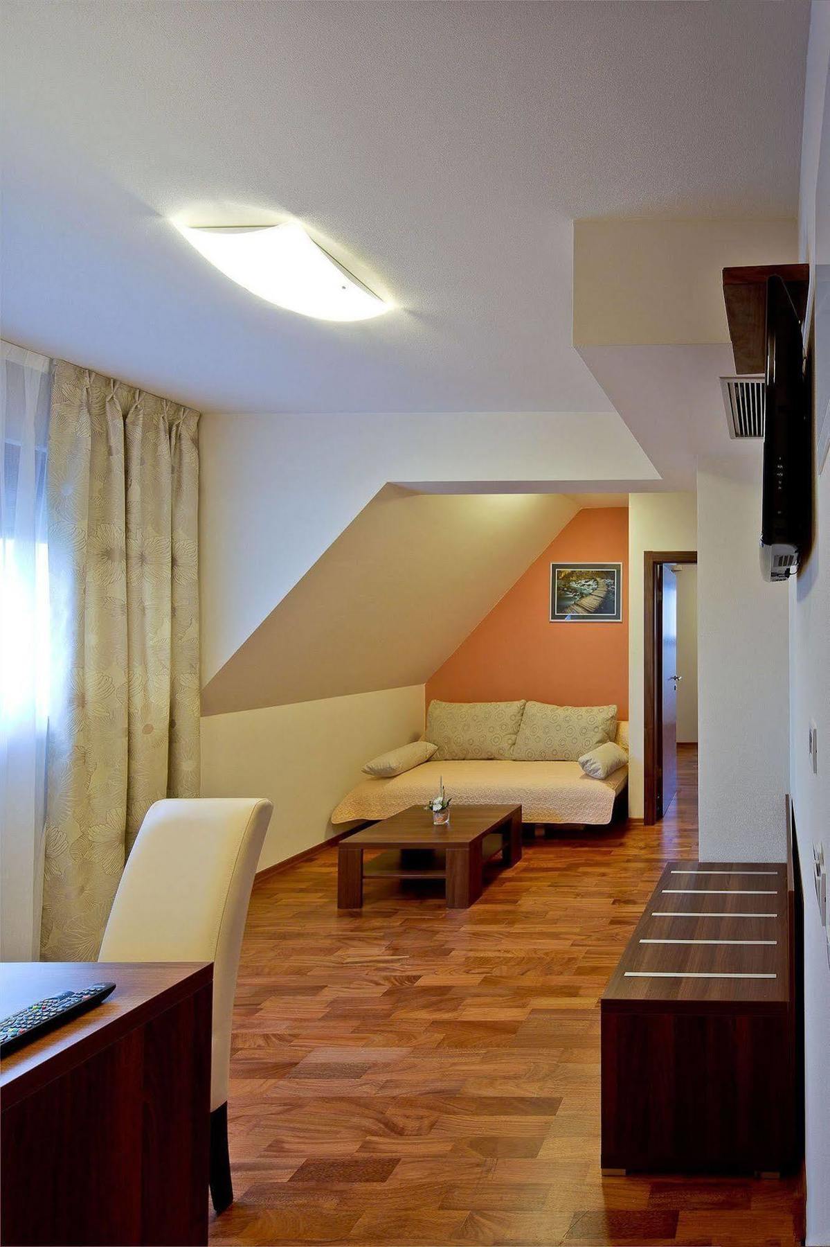 Degenija Hotel Selište Drežničko